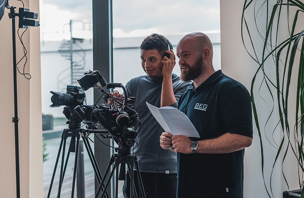 BEG Solutions Gruppe beim professionellen Drehtag bei einem Kunden